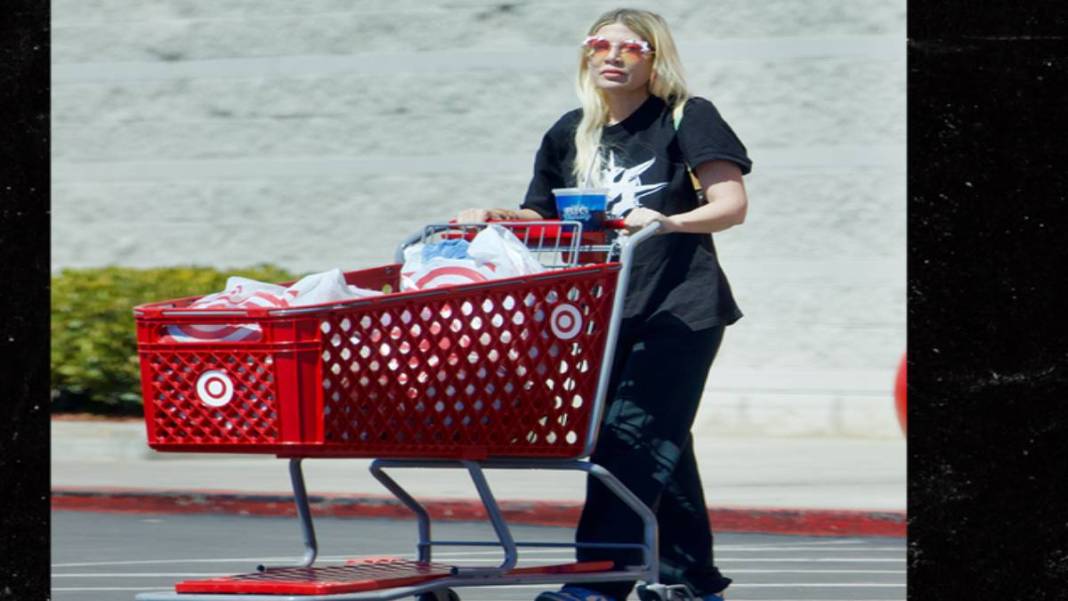 Böyle anne olmaz olsun! Ünlü oyuncu sokaklarda sürünüyor annesi milyonların içinde yüzüyor: Ünlü oyuncuyu görenler tanıyamadı 4